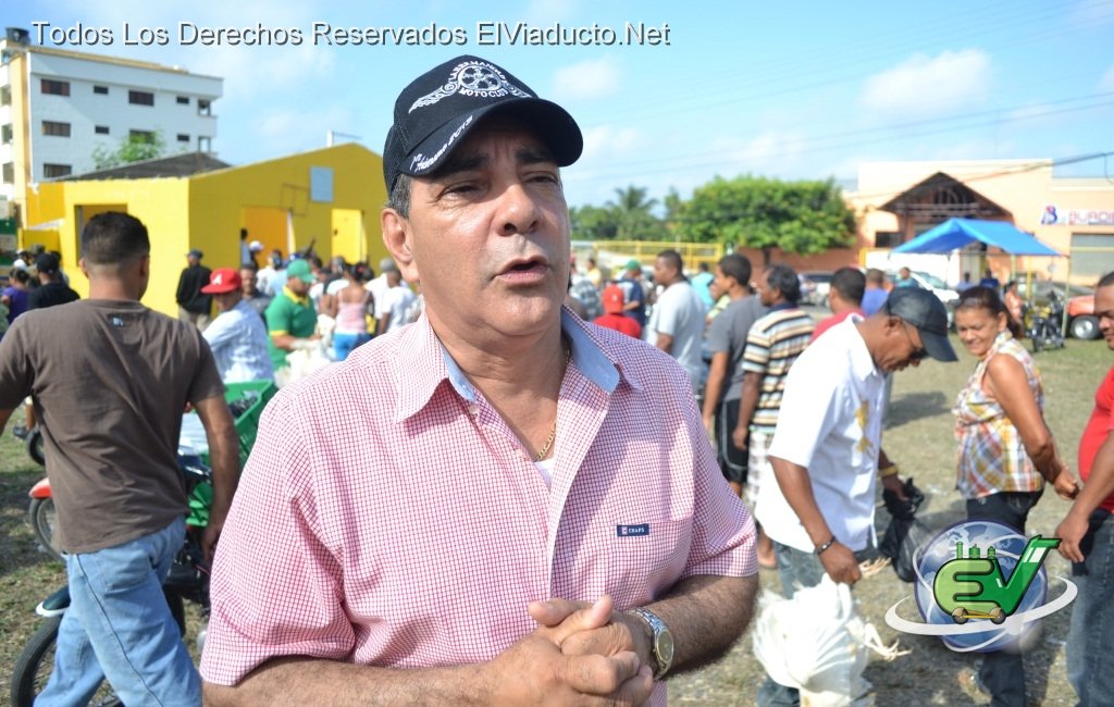 Diloné Ovalles da declaraciones en la Feria Agropecuaria de Moca